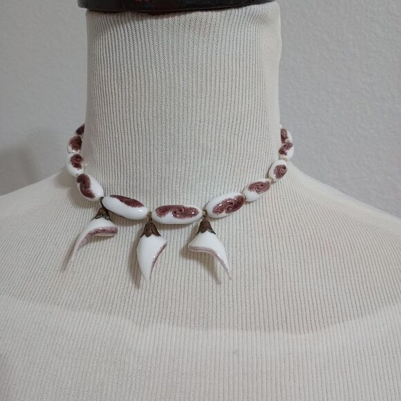 Vintage Milk glass with brown/maroon design.  Center charm has a tiny chip. - Picture 1 of 4
